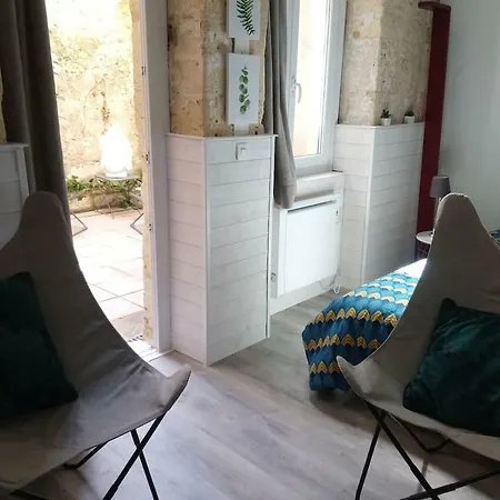 Lägenhet Studio Avec Terrasse Et Garage